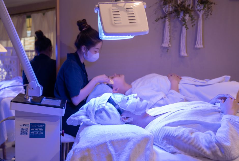Light Up Your Glow: The Complete Guide to LED Light Therapy for Skin and Hair Wellness