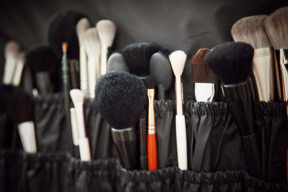 The 2026 Makeup Tool Renaissance: Mastering the Art of Application in the Age of Skinimalism