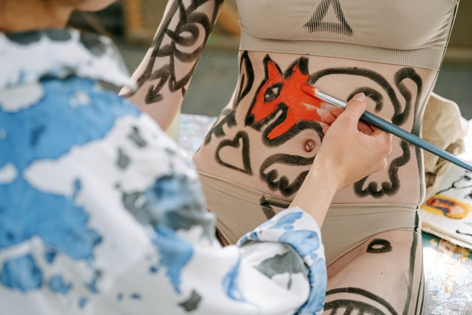 The Art of Scent: How Creative Minds Choose Their Signature Fragrance
