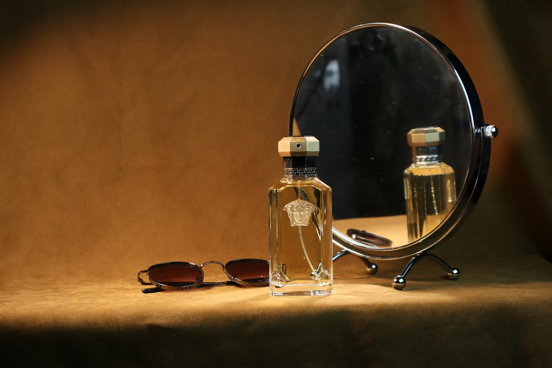 The Ultimate Guide to Woody Fragrances in 2026: From Smoky Oud to Creamy Sandalwood