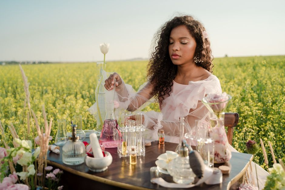 The Golden Wave: Why Honey Perfume Is Becoming 2026’s Most Coveted Scent