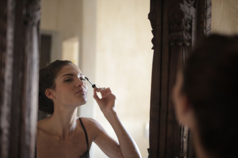 The Jet-Set Glow: Mastering Low-Maintenance Beauty for Summer 2026