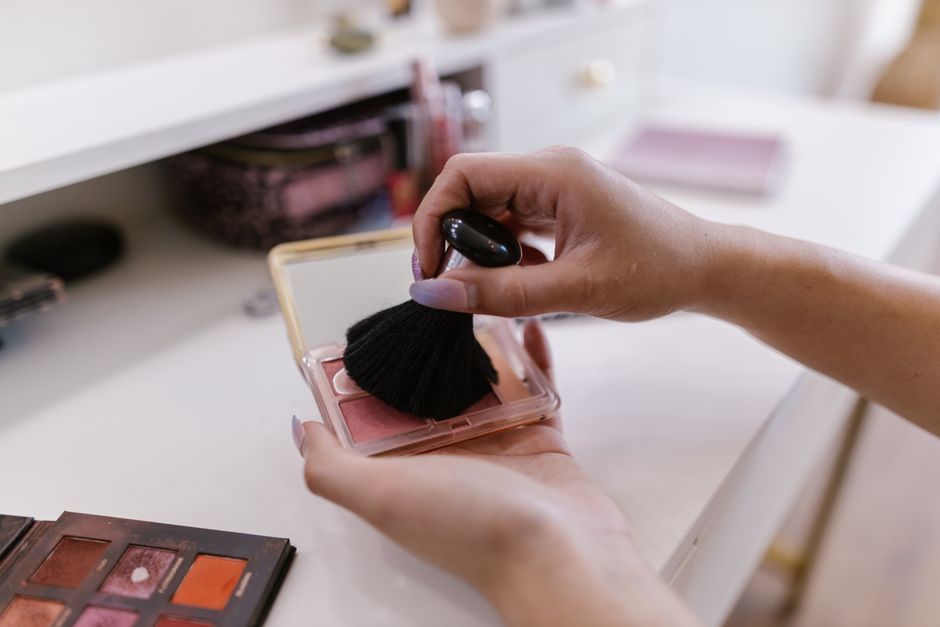 Blush Renaissance: How the Return of the Statement Flush is Redefining Modern Makeup
