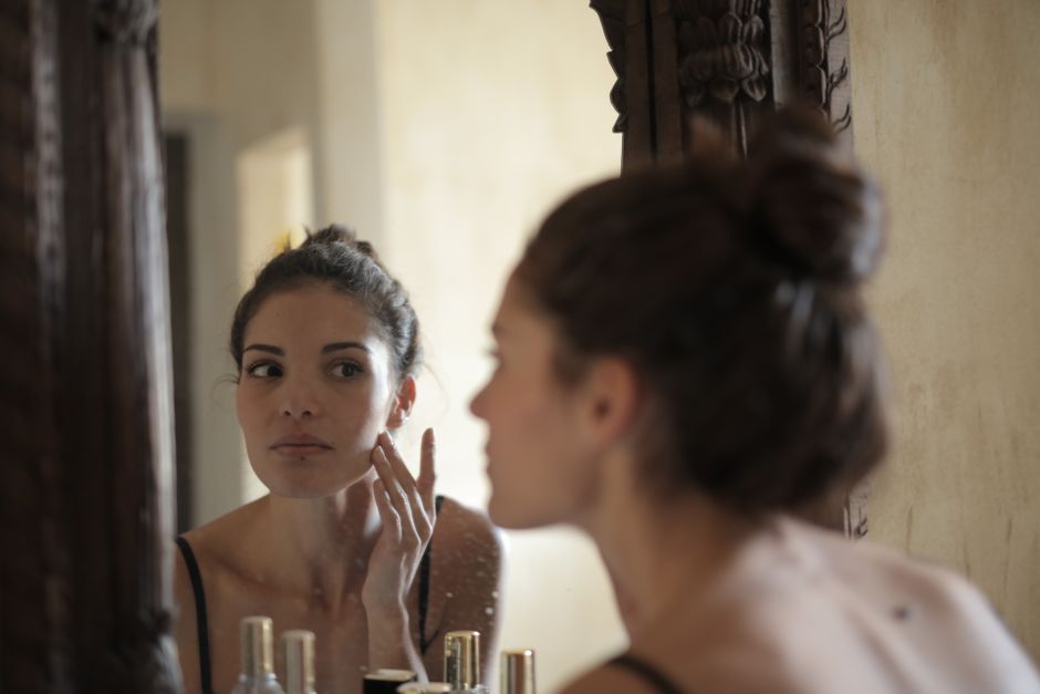 The Art of Effortless Beauty: Mastering the Low-Maintenance Glow for Summer 2026