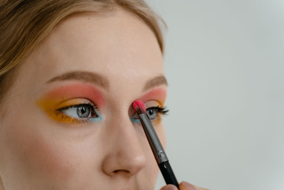 The 2026 Makeup Playbook: Mastering the Art of "Soft Tech" Beauty