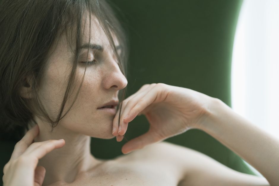 The 2026 Makeup Renaissance: Mastering the "Skin-First Glaze" and Beyond