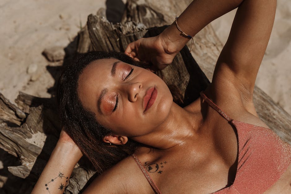 The Island Glow: Mastering Vacation Makeup That Survives Sun, Sand, and Selfies