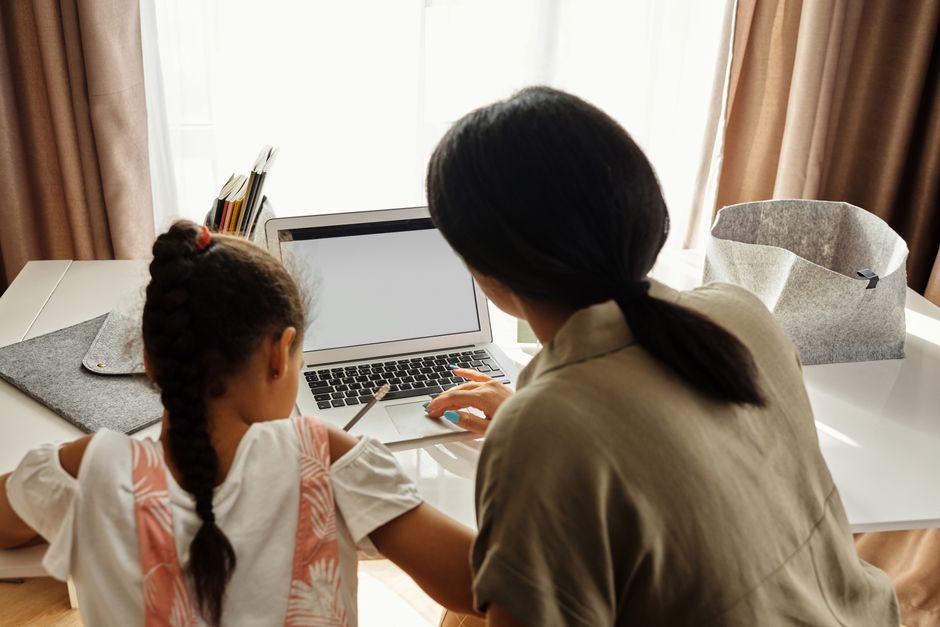The AI Classroom Paradox: How Smart Tools Are Reshaping Homework, Critical Thinking, and the Future of Learning