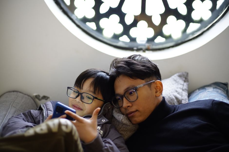 Beyond the Block Button: The New Science of Digital Parenting in a Hyper-Connected Era