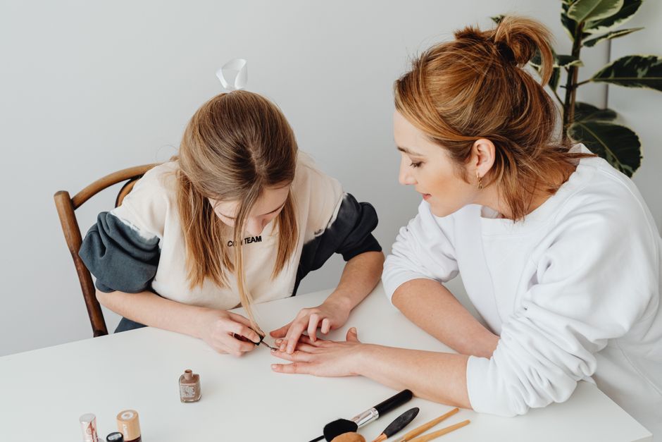 The 5-Minute Manicure Revolution: How to Achieve Red Carpet Nails at Home