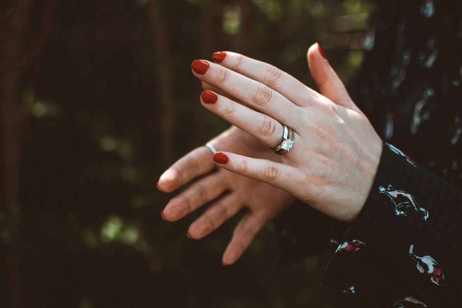 The Power of the Perfect Red: Why Emily Blunt's $9 Met Gala Manicure Is 2026's Most Talked-About Beauty Moment