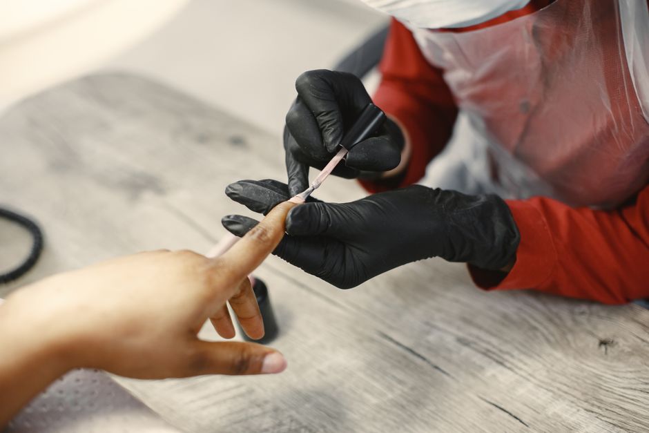 The Gloved Revolution: How Tony Awards Manicures Are Redefining Nail Art in 2026