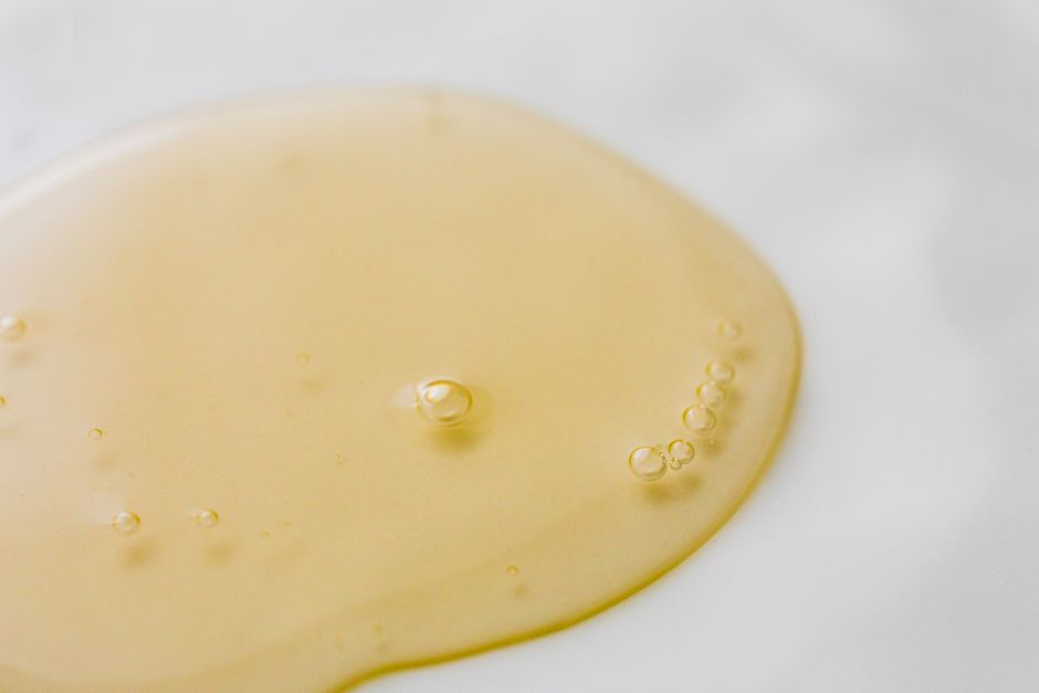 The 2026 Niacinamide Revolution: Why This "Do-It-All" Ingredient Is Your Skin's Best Friend
