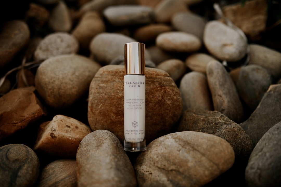 The Ultimate 2026 Guide to Hyaluronic Acid: Your Skin's Hydration Superhero