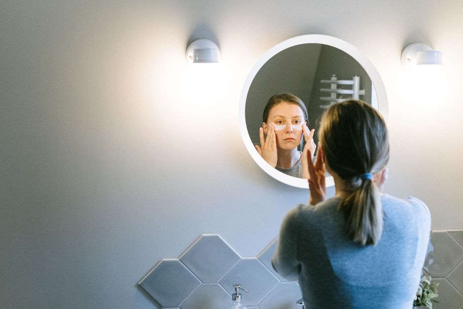 The 5-Minute Miracle: Why Instant Eye Lifters Are Redefining the Morning Routine