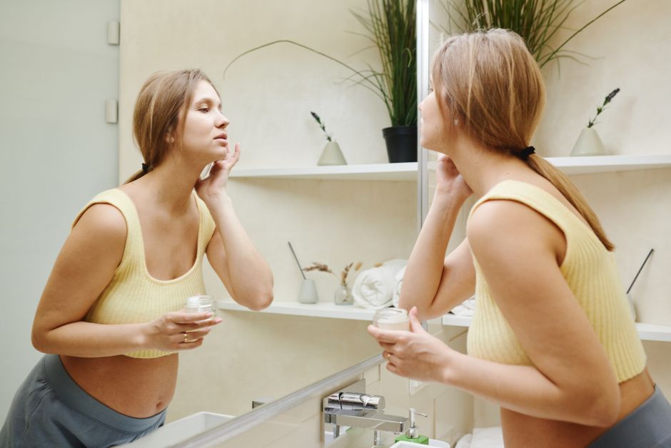 How to Avoid Stretch Marks: The 2026 Guide to Pregnancy-Safe Skincare