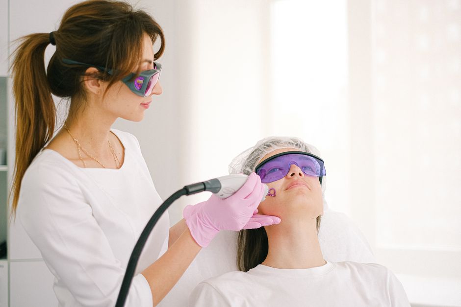 Glow From Within: The Red Light Therapy Revolution Reshaping Modern Skincare