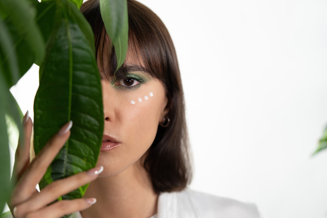 The 5-Minute Fix: Why Instant Eye Lifters Are Dominating Fall 2026 Skincare