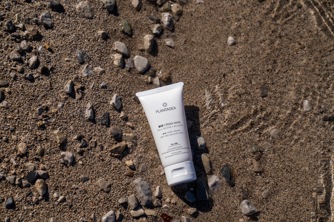 The Ultimate Guide to Mineral Sunscreen 2026: Why Scarlett Johansson's Outset Is Just the Beginning