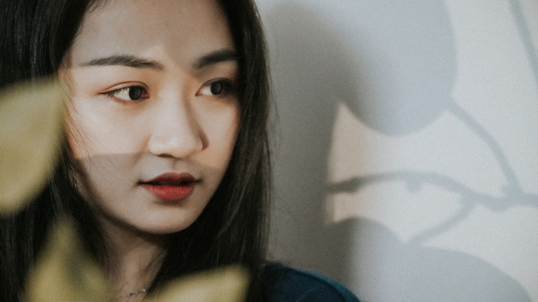 Glass Skin, Decoded: The 2026 Guide to Achieving the K-Beauty "Glass Skinmaxxing" Glow